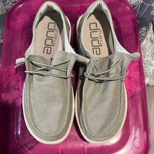 Hey Dude size 8 women’s mocassins.